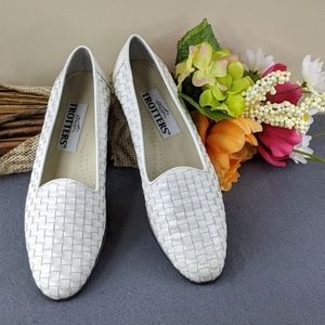 Trotters LIZ White Leather Loafer Size 7 S (slim)